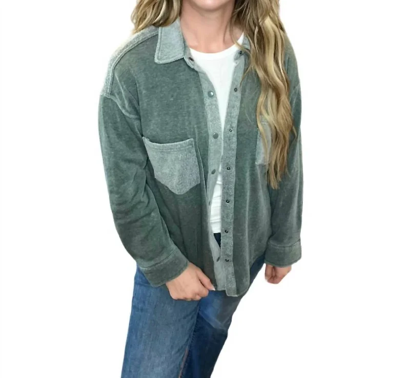 Farrah Cashmere Fleece Button Up Jacket In Hunter Green